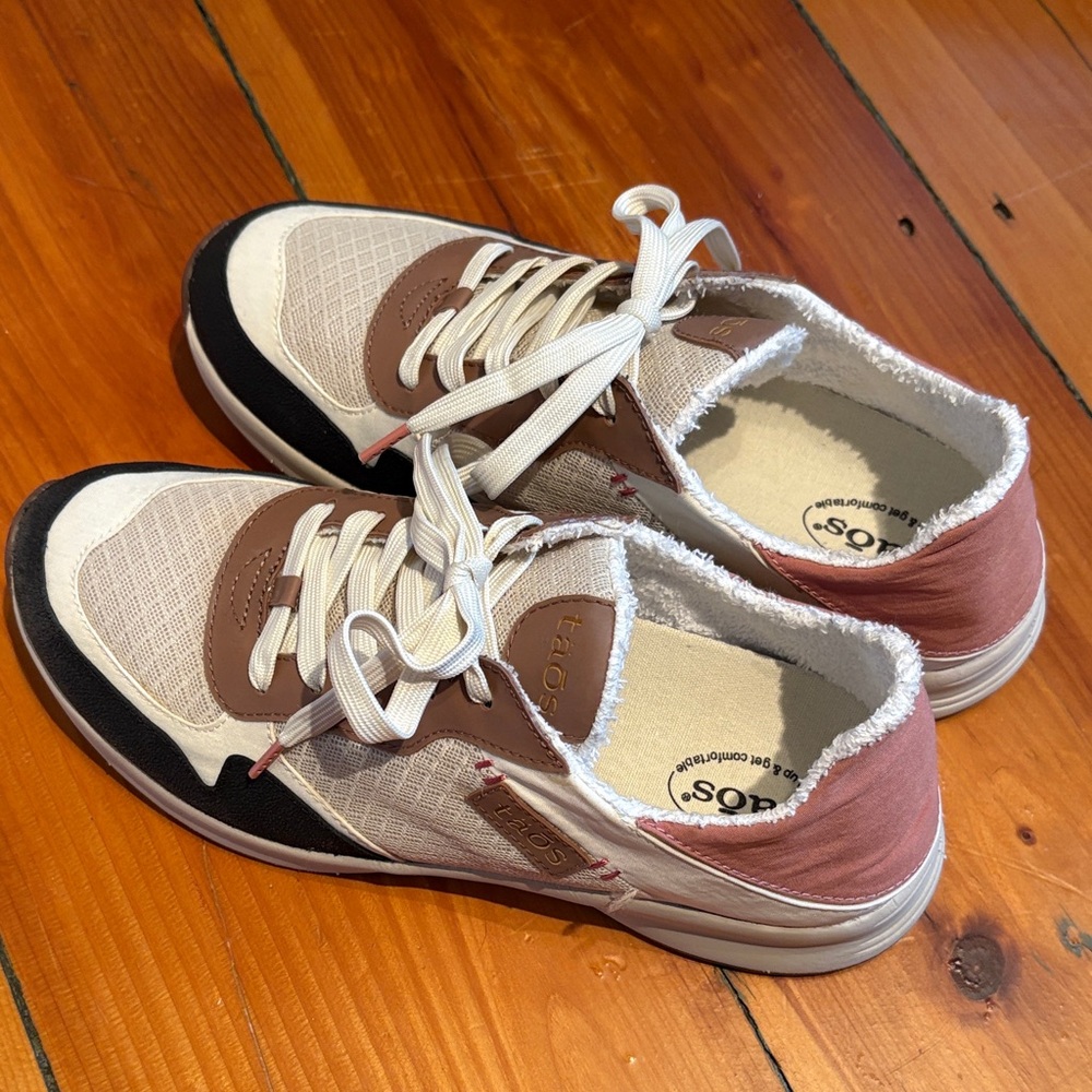 Taos Direction Sneakers size 9